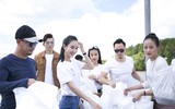 Á hậu Hà Thu trải nghiệm làm muối, tặng diêm cụ cho diêm dân