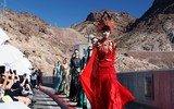 Ngỡ ngàng với show diễn thời trang trên đỉnh đập thủy điện