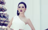 Hoa hậu Huỳnh Thúy Anh khoe vẻ đẹp quyền quý ở xứ sở chùa vàng