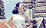 Hoa hậu Huỳnh Thúy Anh khoe vẻ đẹp quyền quý ở xứ sở chùa vàng