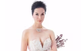 MC Thanh Mai khéo khoe vẻ đẹp gợi cảm với đầm maxi ren