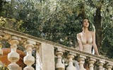 Vũ Ngọc Anh quyến rũ giữa trời Âu