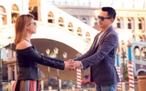 Búp bê Thanh Thảo quấn quýt bên bạn trai trước khi về nước làm giám khảo