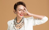 Hoa hậu Ngọc Diễm đầy quyến rũ trong bộ ảnh mừng tuổi mới