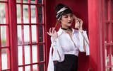 Hoa hậu Kiều Ngân khoe vẻ gợi cảm hút ánh nhìn trên phố