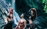 Ngỡ ngàng trước những vũ điệu bellydance bên bờ suối