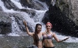 Ngỡ ngàng trước những vũ điệu bellydance bên bờ suối