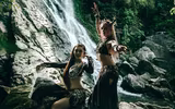 Ngỡ ngàng trước những vũ điệu bellydance bên bờ suối