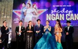 Rocker Nguyễn không rời Minh Hằng nửa bước trong buổi công chiếu 