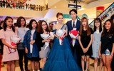 Rocker Nguyễn không rời Minh Hằng nửa bước trong buổi công chiếu 