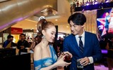 Rocker Nguyễn không rời Minh Hằng nửa bước trong buổi công chiếu 