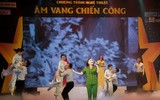 Sao Mai Thu Hằng đẹp hút hồn với đồng phục công an, hát tặng người yêu trong ngày đặc biệt