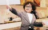Ngỡ ngàng trước vẻ siêu đáng yêu của con trai Hoa hậu Diễm Hương