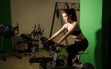 Huyền My miệt mài trong phòng gym, khoe vòng eo sexy trước thềm Miss Grand