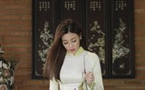 Hoa hậu Đỗ Mỹ Linh trổ tài đánh đàn bầu điêu luyện
