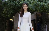 Hoa hậu Đỗ Mỹ Linh trổ tài đánh đàn bầu điêu luyện