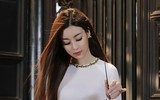 Hoa hậu Đỗ Mỹ Linh trổ tài đánh đàn bầu điêu luyện