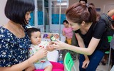 Chuẩn bị thi Hoa hậu Hòa bình, Huyền My vẫn không quên các bệnh nhi