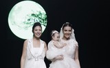 Mẹ con Hồng Quế làm vedette trong đêm mở màn Tuần lễ thời trang Việt Nam