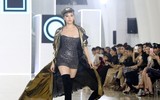 Huyền My nhiệt tình cổ vũ Hoa hậu Kỳ Duyên làm vedette trên sàn catwalk