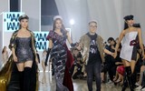 Huyền My nhiệt tình cổ vũ Hoa hậu Kỳ Duyên làm vedette trên sàn catwalk