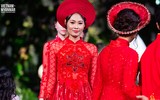 Hoa hậu Myanmar toả sáng trên sàn diễn với áo dài của Kenny Thái