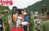 Ấn tượng các chiến sĩ áo xanh đồng hành cùng bà con vùng tâm lũ Mường La