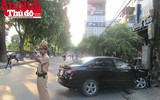 [ẢNH] Cận cảnh vụ ô tô tông nát đầu ở đường Láng vào giờ cao điểm