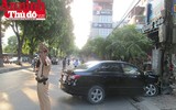 [ẢNH] Cận cảnh vụ ô tô tông nát đầu ở đường Láng vào giờ cao điểm