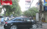 [ẢNH] Cận cảnh vụ ô tô tông nát đầu ở đường Láng vào giờ cao điểm