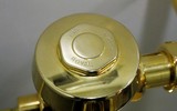 Tại sao hơn 100.000 người phải xếp hàng để… ngồi thử chiếc bồn cầu?