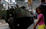 Xem lính đặc nhiệm Brazil trấn áp tội phạm ma túy ở Rio de Janeiro