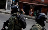 Xem lính đặc nhiệm Brazil trấn áp tội phạm ma túy ở Rio de Janeiro