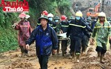 Đoàn công tác Báo ANTĐ chia sẻ với bà con trong vụ vùi lấp đất đá ở Tân Lạc, Hòa Bình
