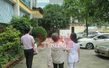 [ẢNH] Lấp lánh niềm vui ngày bé bị mẹ bỏ rơi được trở về với gia đình