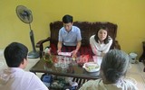 [ẢNH] Lấp lánh niềm vui ngày bé bị mẹ bỏ rơi được trở về với gia đình