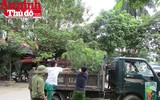 Hình ảnh đẹp bình dị của đoàn viên CAND khi cùng vệ sinh môi trường với người dân