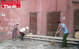 Hình ảnh đẹp bình dị của đoàn viên CAND khi cùng vệ sinh môi trường với người dân