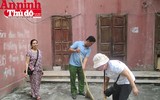 Hình ảnh đẹp bình dị của đoàn viên CAND khi cùng vệ sinh môi trường với người dân