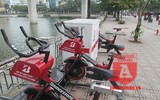 Xe đạp lọc nước ở hồ Hoàng Cầu bị 