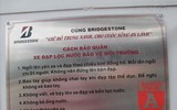 Xe đạp lọc nước ở hồ Hoàng Cầu bị 