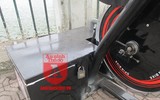 Xe đạp lọc nước ở hồ Hoàng Cầu bị 