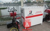 Xe đạp lọc nước ở hồ Hoàng Cầu bị 
