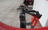 Xe đạp lọc nước ở hồ Hoàng Cầu bị 
