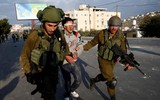 Lính Israel mạnh tay trấn áp người biểu tình Palestine (2)