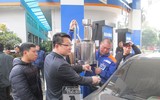 [ẢNH] Toàn cảnh cuộc thực nghiệm đổ xăng giữa Petrolimex và lái xe ôtô khiếu nại