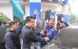 [ẢNH] Toàn cảnh cuộc thực nghiệm đổ xăng giữa Petrolimex và lái xe ôtô khiếu nại