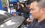 [ẢNH] Toàn cảnh cuộc thực nghiệm đổ xăng giữa Petrolimex và lái xe ôtô khiếu nại