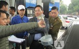 [ẢNH] Toàn cảnh cuộc thực nghiệm đổ xăng giữa Petrolimex và lái xe ôtô khiếu nại