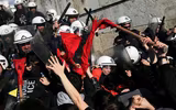 [Ảnh] Cảnh xung đột giữa người biểu tình và cảnh sát ở Athens